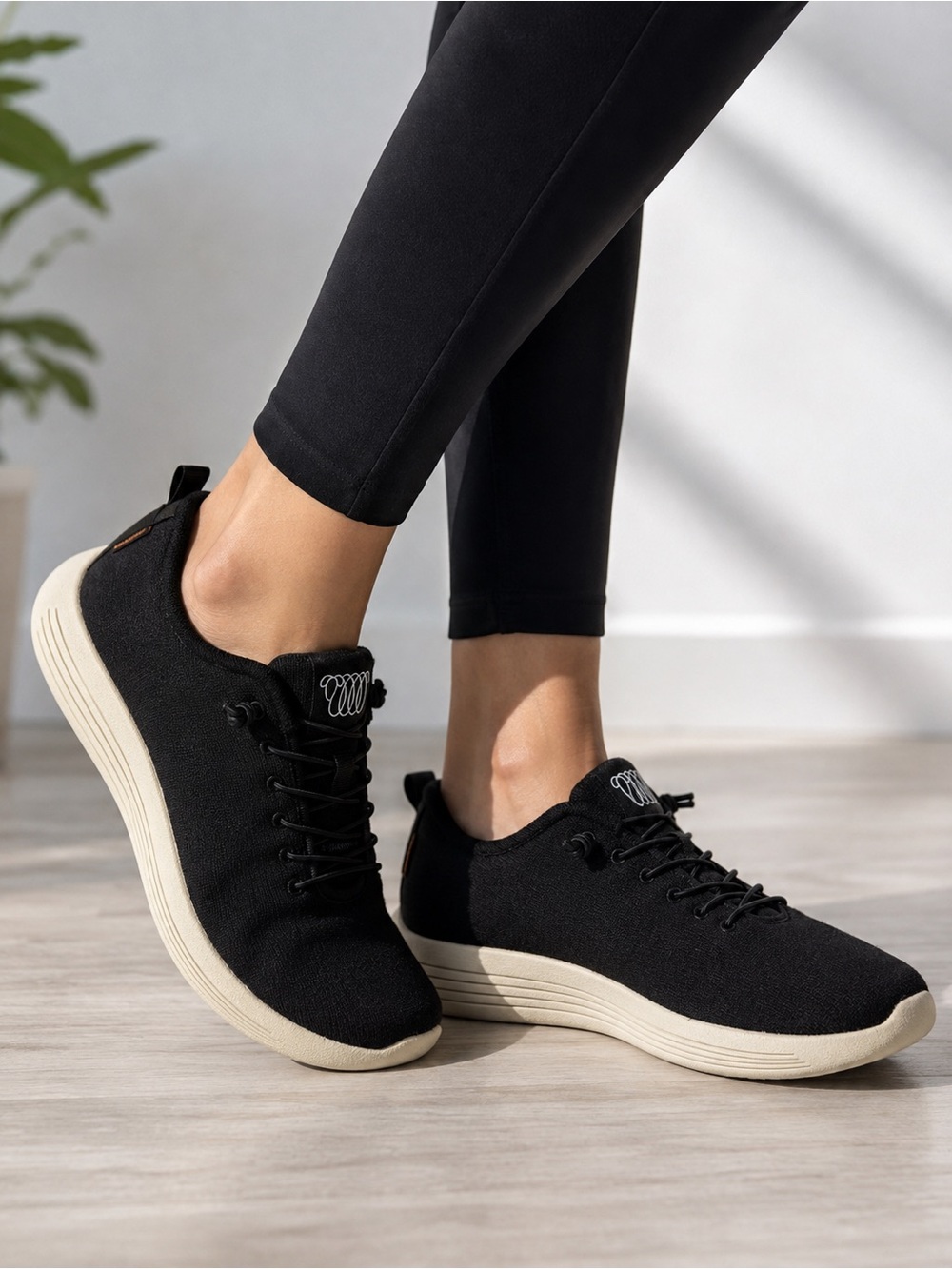 Woolloomooloo Cheviot Unisex Size 37 Black Merino Wool Sneakers Comfort